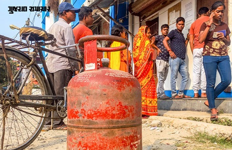 LPG Shortage in India Pushes Tea Prices to ₹20, Street Food and Dairy Costs Rise