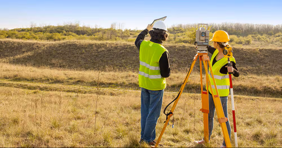Land surveyor measuring farmland during Maharashtra government land measurement drive
