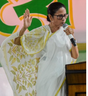 Mamata Banerjee addressing supporters with Maa Mati Manush message during West Bengal Election 2026 campaign