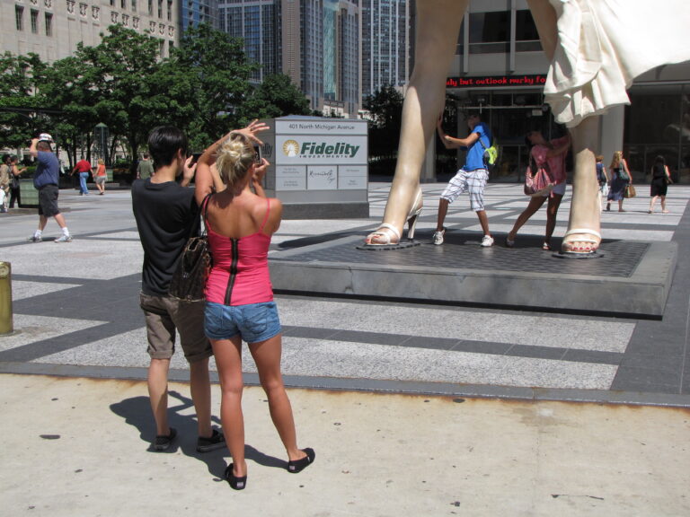 Taking photos at the Marilyn Monroe sculpture (10125064266)